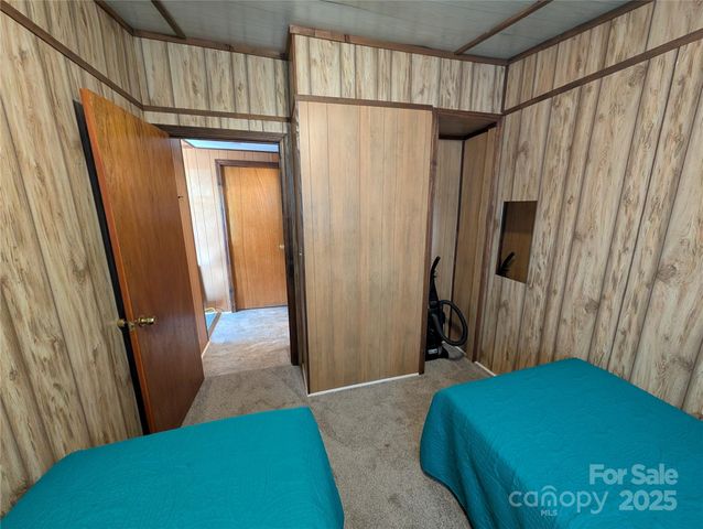 260 Oak Ridge Road, Hendersonville, NC 28792