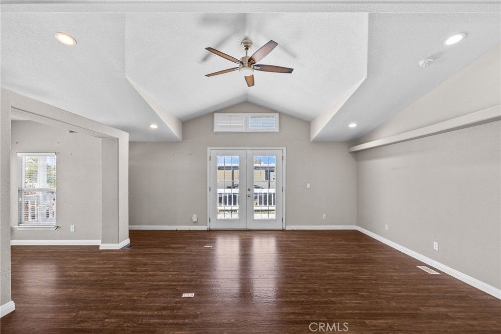 Image 6 of property listing at 16222 Monterey Lane 35, Huntington Beach, CA 92649