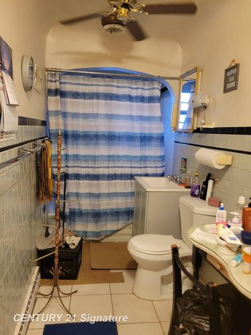 1065 W Kurtz Avenue, Flint, MI 48505