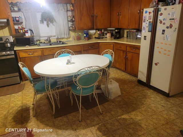 1065 W Kurtz Avenue, Flint, MI 48505