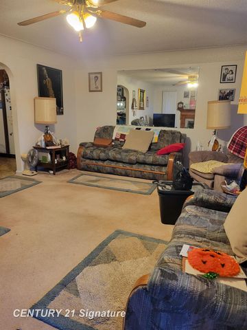 1065 W Kurtz Avenue, Flint, MI 48505