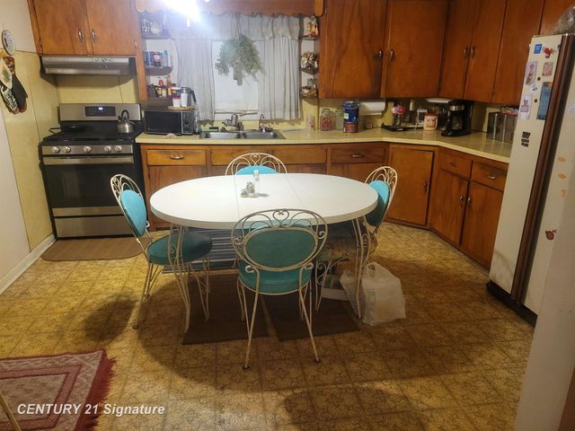 1065 W Kurtz Avenue, Flint, MI 48505