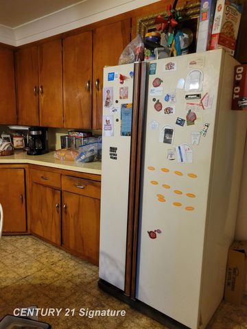 1065 W Kurtz Avenue, Flint, MI 48505