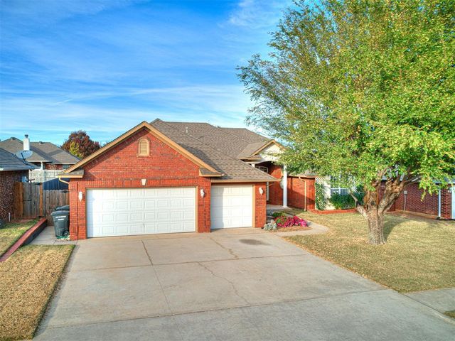 1809 Parkway Drive, Moore, OK 73160