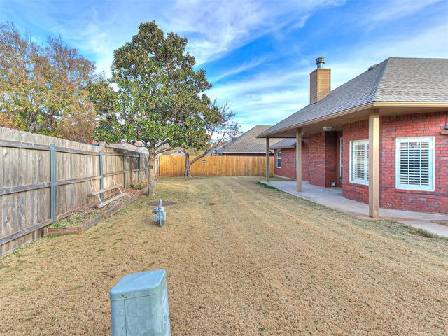 1809 Parkway Drive, Moore, OK 73160