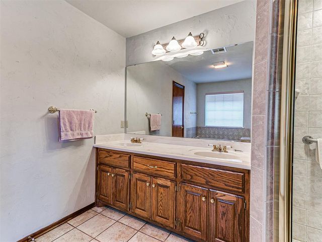 1809 Parkway Drive, Moore, OK 73160