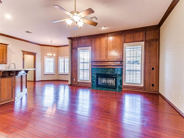 1809 Parkway Drive, Moore, OK 73160
