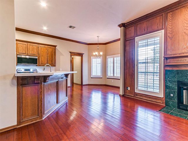 1809 Parkway Drive, Moore, OK 73160