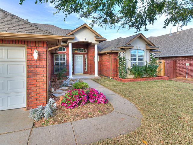 1809 Parkway Drive, Moore, OK 73160