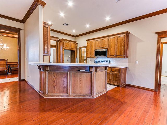 1809 Parkway Drive, Moore, OK 73160