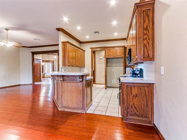 1809 Parkway Drive, Moore, OK 73160