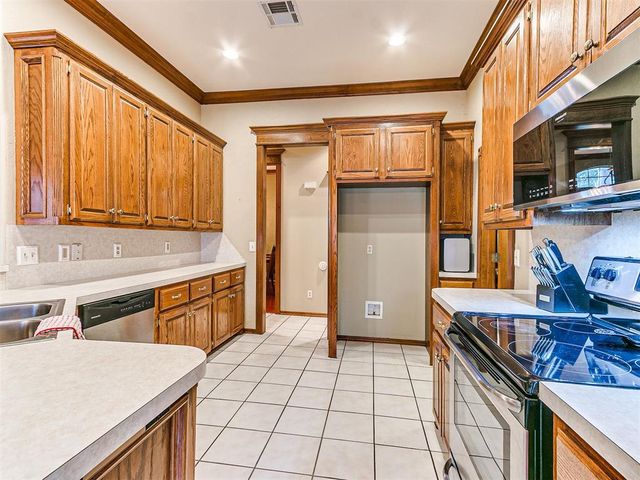 1809 Parkway Drive, Moore, OK 73160
