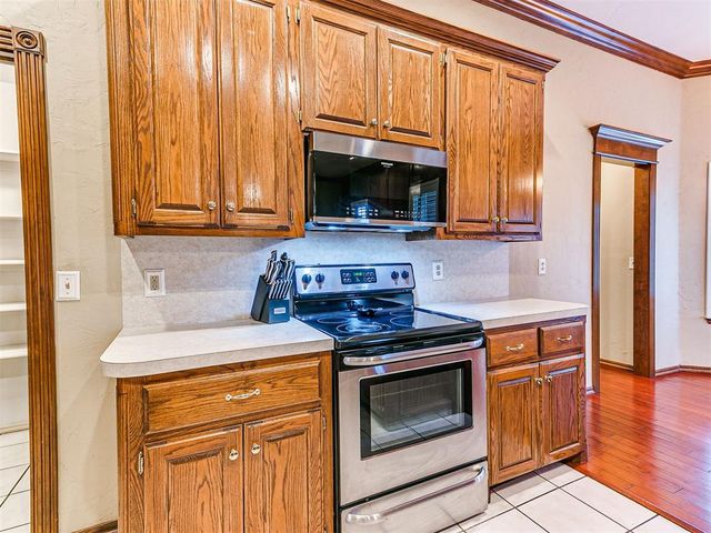 1809 Parkway Drive, Moore, OK 73160