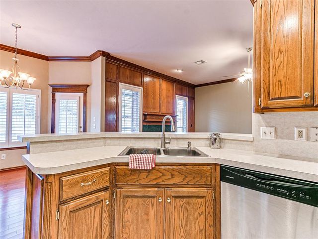1809 Parkway Drive, Moore, OK 73160