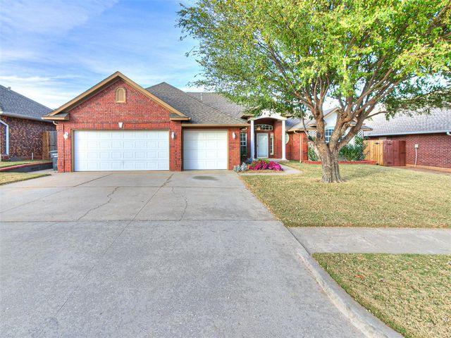 1809 Parkway Drive, Moore, OK 73160