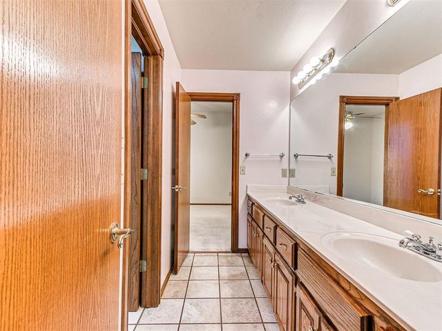 1809 Parkway Drive, Moore, OK 73160