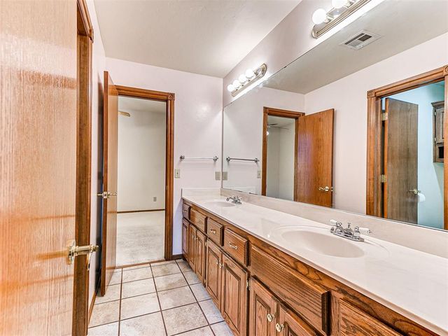 1809 Parkway Drive, Moore, OK 73160