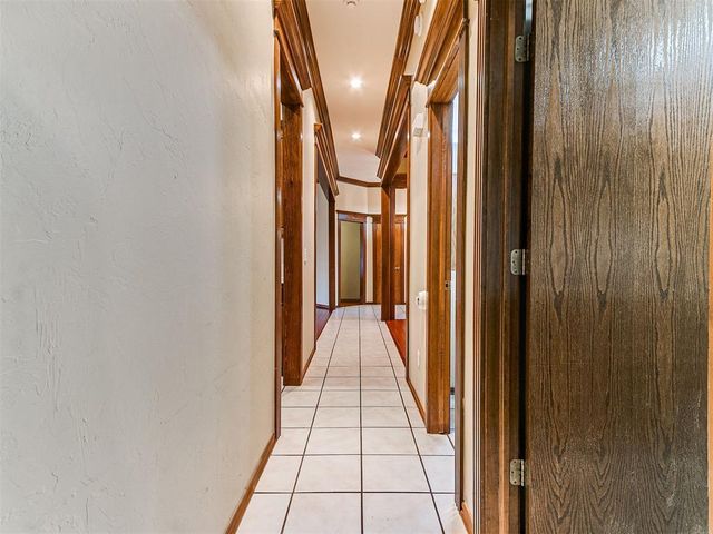 1809 Parkway Drive, Moore, OK 73160