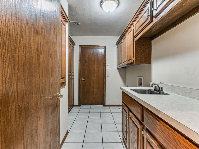 1809 Parkway Drive, Moore, OK 73160