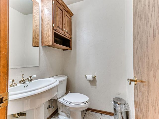 1809 Parkway Drive, Moore, OK 73160