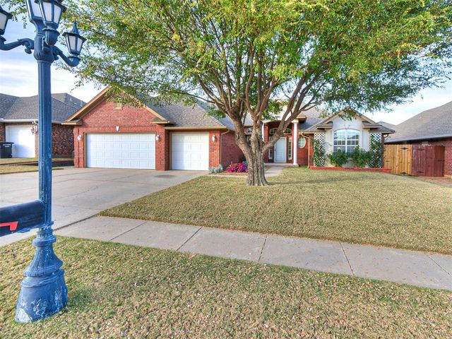1809 Parkway Drive, Moore, OK 73160