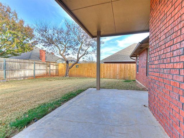 1809 Parkway Drive, Moore, OK 73160