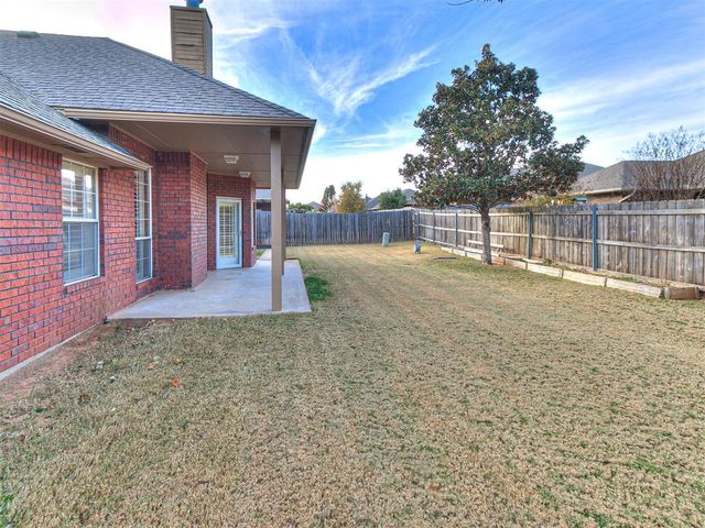 1809 Parkway Drive, Moore, OK 73160