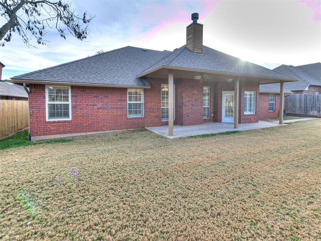 1809 Parkway Drive, Moore, OK 73160