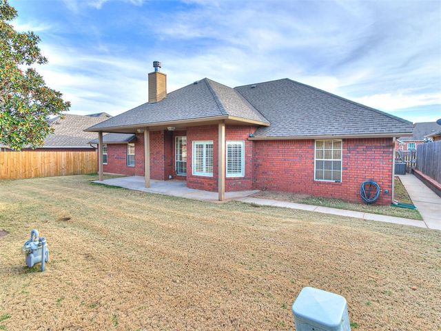 1809 Parkway Drive, Moore, OK 73160