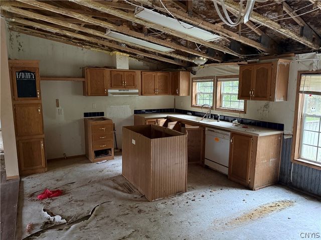 4 Salt Road, Constantia, NY 13044