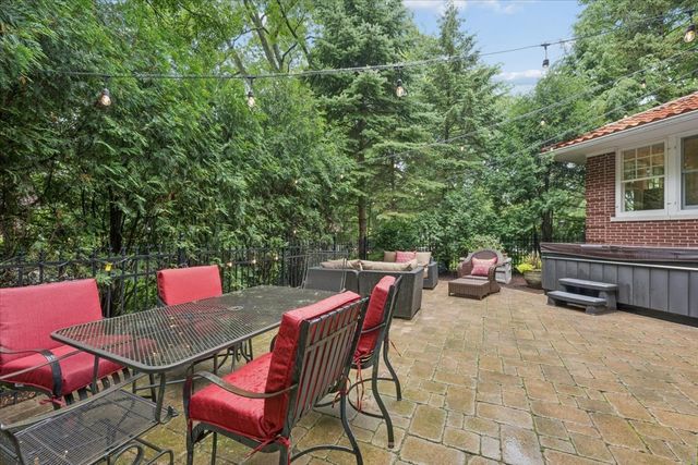 1141 Sheridan Road, Wilmette, IL 60091