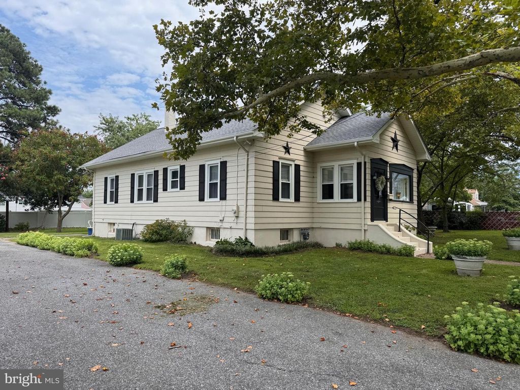 16 NORMAN AVE, DELRAN, NJ 08075 — exterior