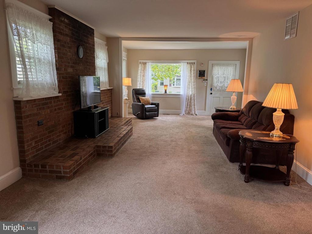 16 NORMAN AVE, DELRAN, NJ 08075 — photo 2