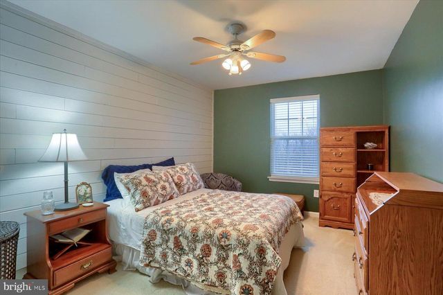 1435 WANDA DR, Hanover, PA 17331