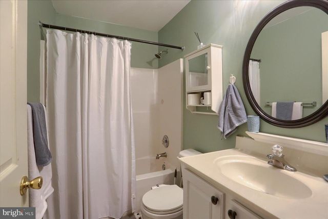 1435 WANDA DR, Hanover, PA 17331