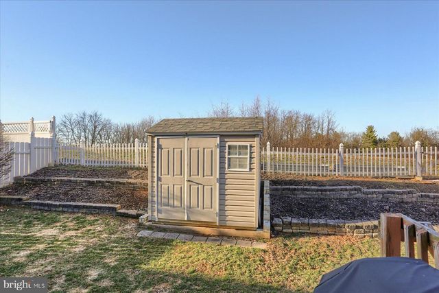 1435 WANDA DR, Hanover, PA 17331