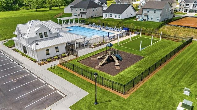 2129 Beechwood View Drive, Winston-salem, NC 27106