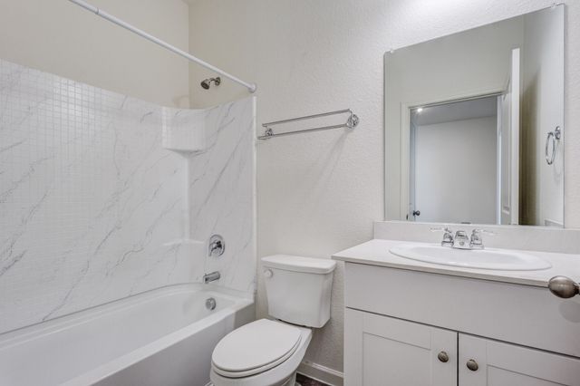 14 Elderbrook Lane, Edgecliff Village, TX 76134