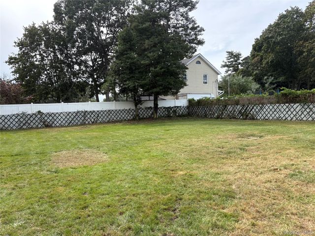 34 S 5th Avenue, Brentwood, NY 11717