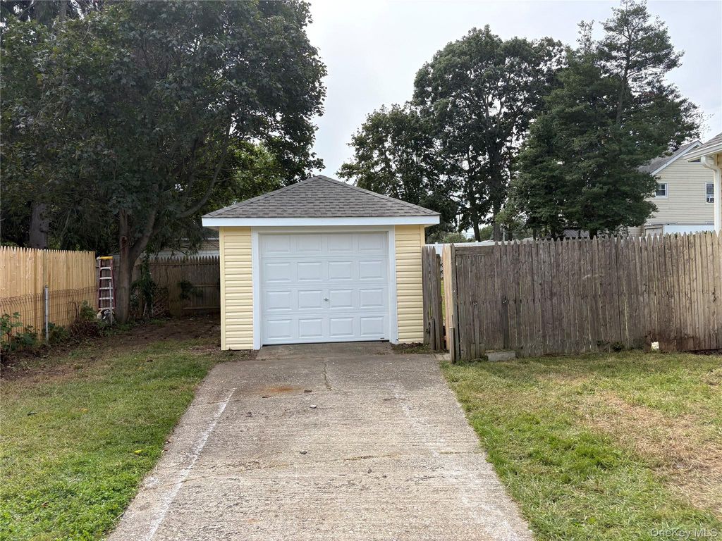 34 S 5th Avenue, Brentwood, NY 11717 — photo 3