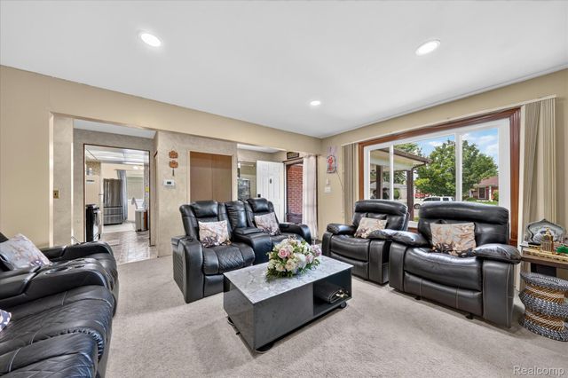 33879 Brookshire Drive, Sterling Heights, MI 48312