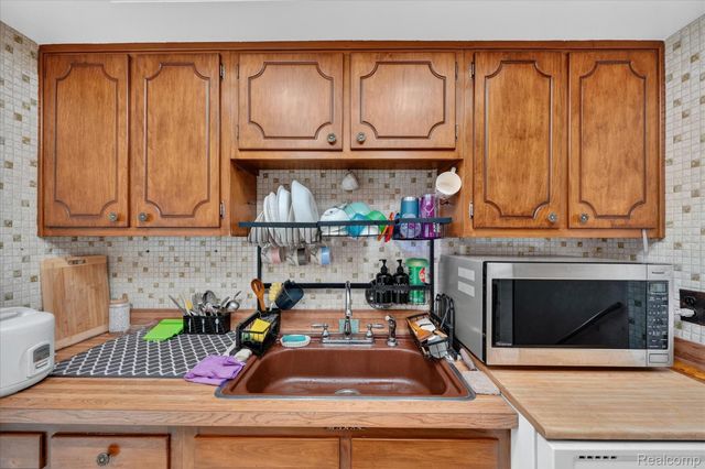 33879 Brookshire Drive, Sterling Heights, MI 48312