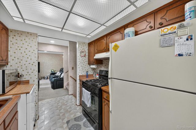 33879 Brookshire Drive, Sterling Heights, MI 48312