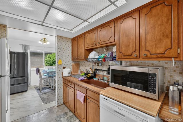 33879 Brookshire Drive, Sterling Heights, MI 48312
