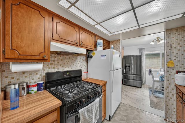 33879 Brookshire Drive, Sterling Heights, MI 48312