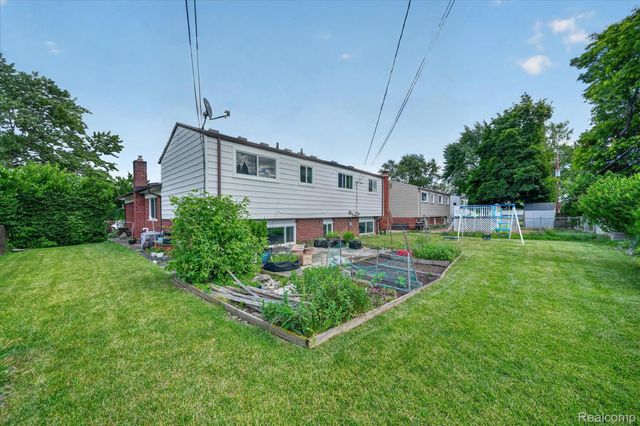 33879 Brookshire Drive, Sterling Heights, MI 48312