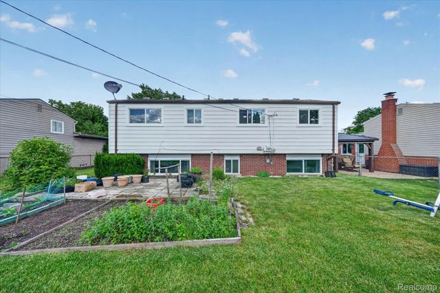 33879 Brookshire Drive, Sterling Heights, MI 48312
