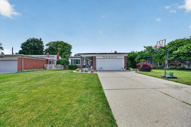 33879 Brookshire Drive, Sterling Heights, MI 48312