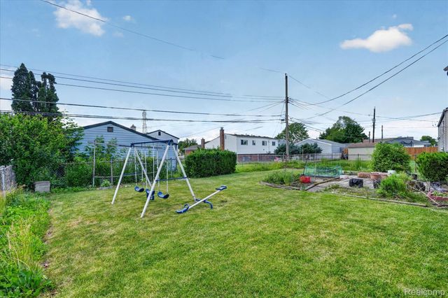 33879 Brookshire Drive, Sterling Heights, MI 48312
