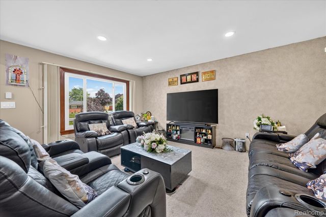 33879 Brookshire Drive, Sterling Heights, MI 48312